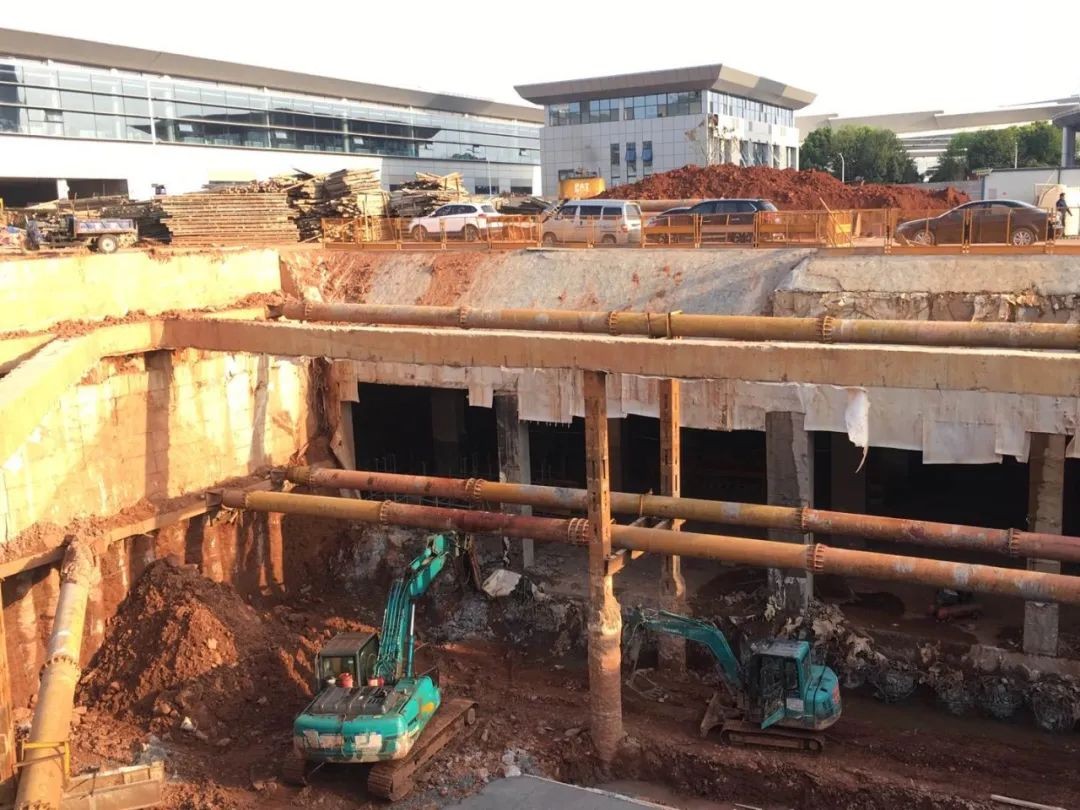 超强施工组合！开云官方注册-开云(中国)
智能助力长沙地铁6号线建设