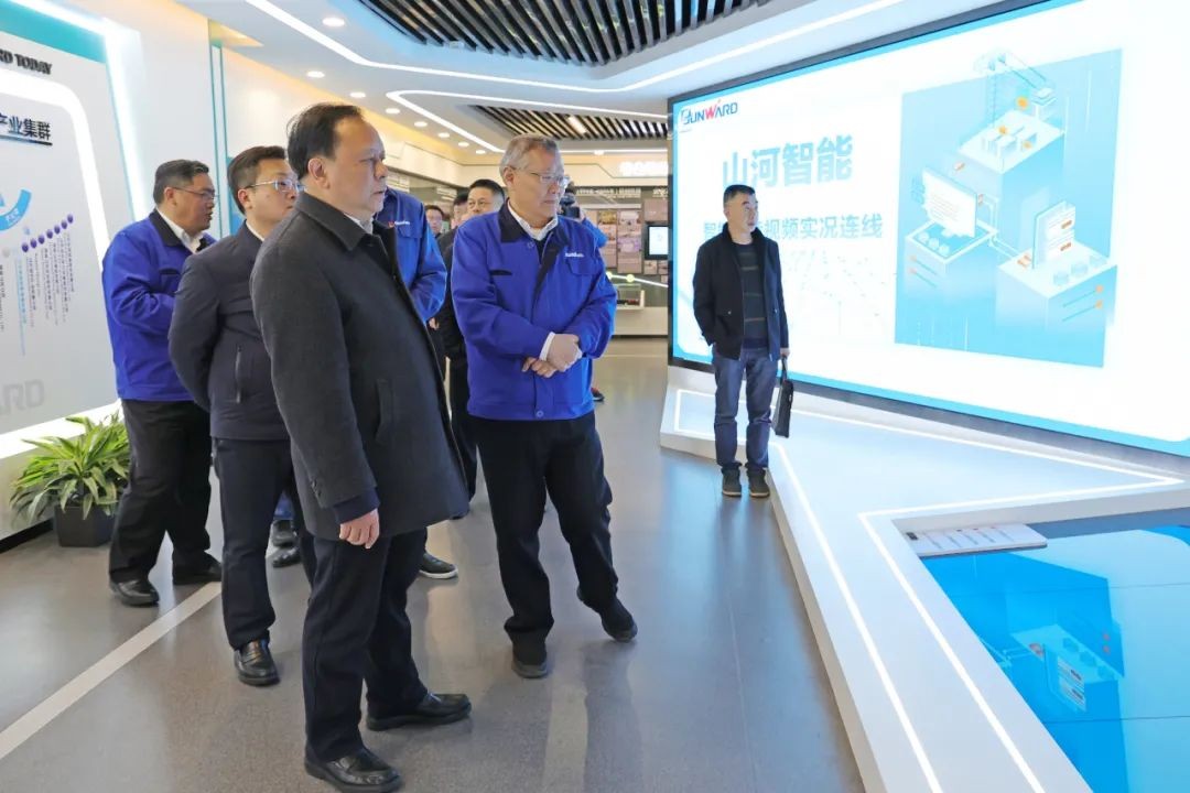 周农在开云官方注册-开云(中国)
智能调研时强调：企业工会要大力培养劳模和工匠