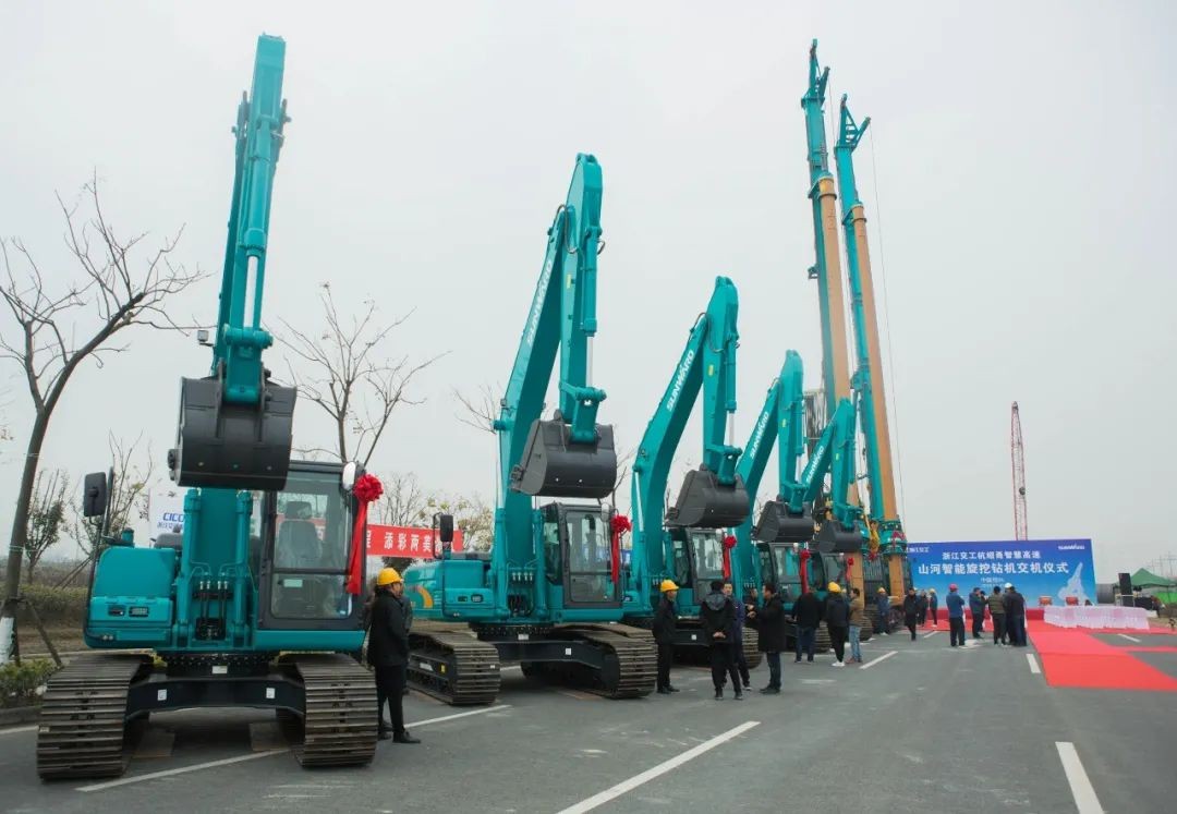 开云官方注册-开云(中国)
智能旋挖钻机全面参建中国首条智慧高速公路