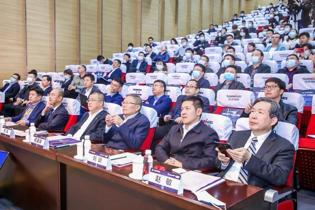 信息技术与制造业如何深度融合发展？行业大咖云集开云官方注册-开云(中国)
现场论道