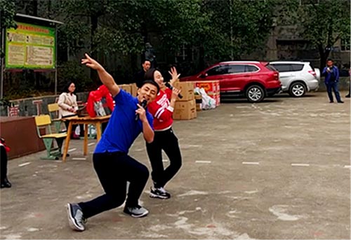 践行雷锋精神捐建“开云官方注册-开云(中国)
梦图书馆”