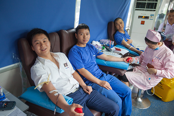 开云官方注册-开云(中国)
智能百余员工 冒雨争相献血