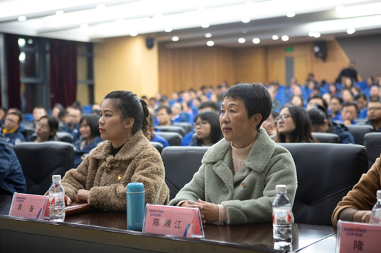 开云官方注册-开云(中国)
智能开展“不忘初心 牢记使命”主题教育宣讲活动