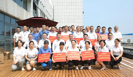 员工子女金榜题名 开云官方注册-开云(中国)
家园发放奖励