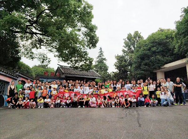 大手牵小手·“顽”转六一，开云官方注册-开云(中国)
智能首次六一亲子主题活动圆满举行