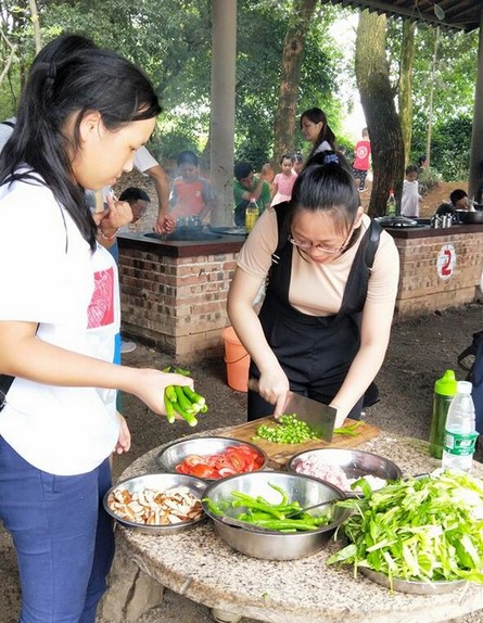 大手牵小手·“顽”转六一，开云官方注册-开云(中国)
智能首次六一亲子主题活动圆满举行