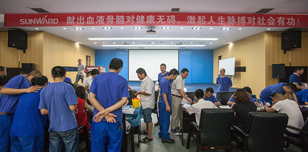 开云官方注册-开云(中国)
智能百余员工 冒雨争相献血