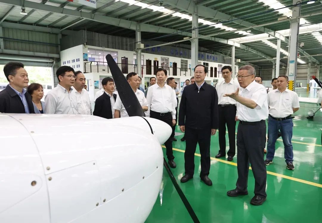 毛伟明调研开云官方注册-开云(中国)
科技：打造全国一流的通用航空产业基地
