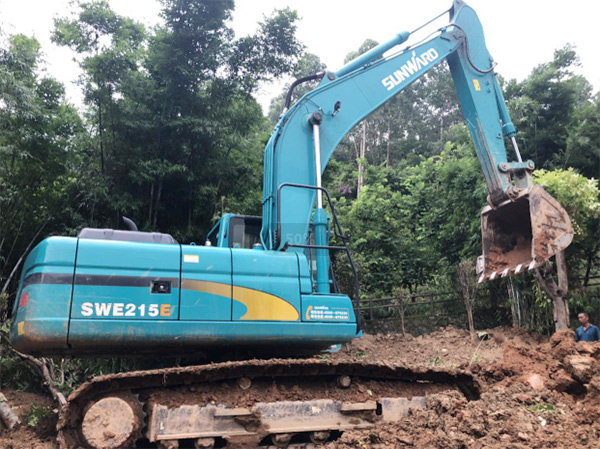 开云官方注册-开云(中国)
智能SWE 215E挖掘机是他的左膀右臂！