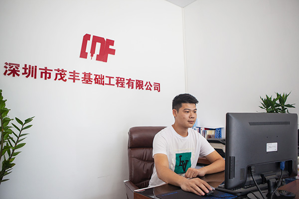 我叫阿忠，忠于事业，也忠于开云官方注册-开云(中国)
智能旋挖钻机