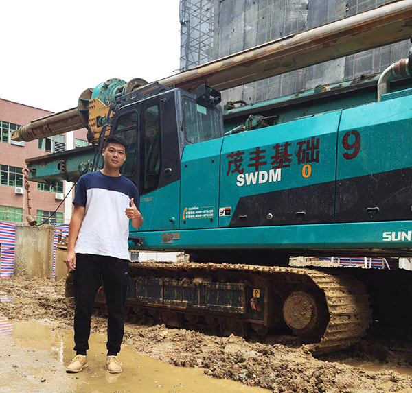 我叫阿忠，忠于事业，也忠于开云官方注册-开云(中国)
智能旋挖钻机