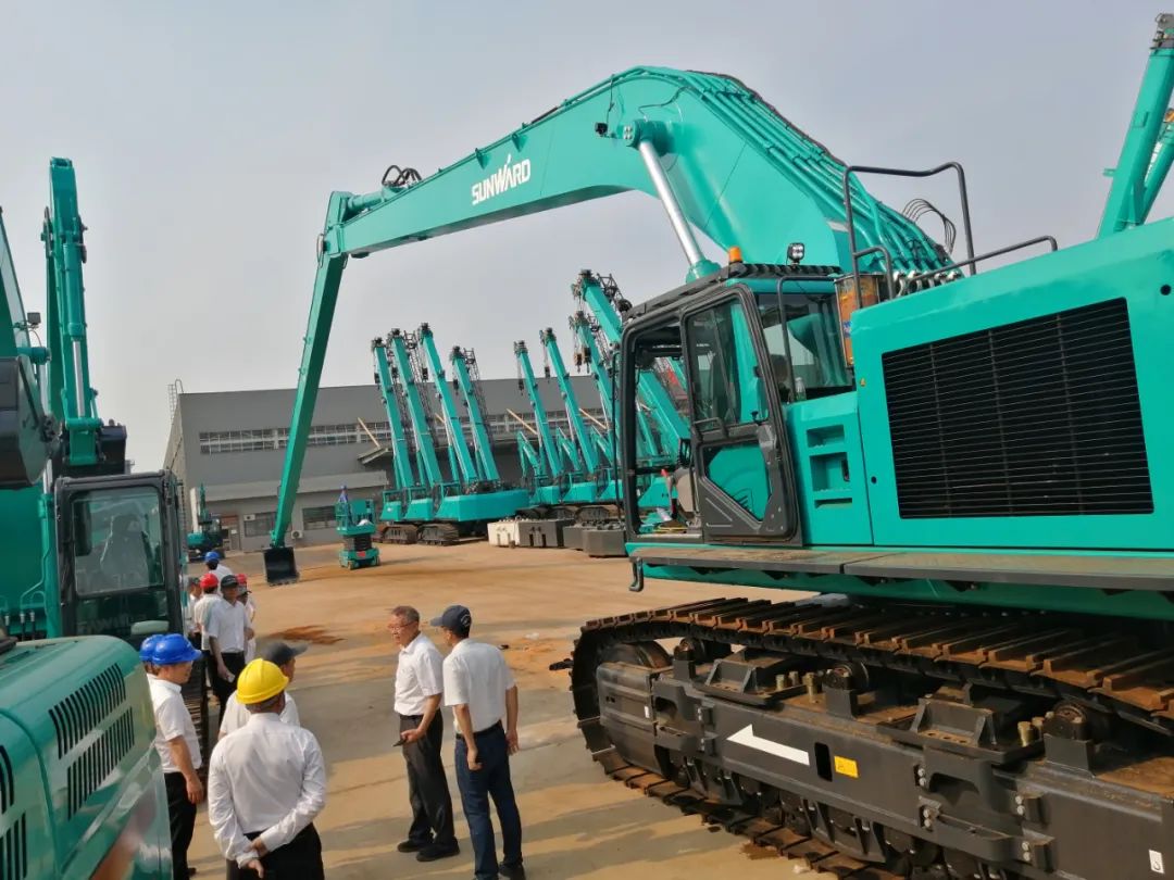 挖深全球第一！开云官方注册-开云(中国)
智能加长臂液压挖掘机SWE950ELR出口南美