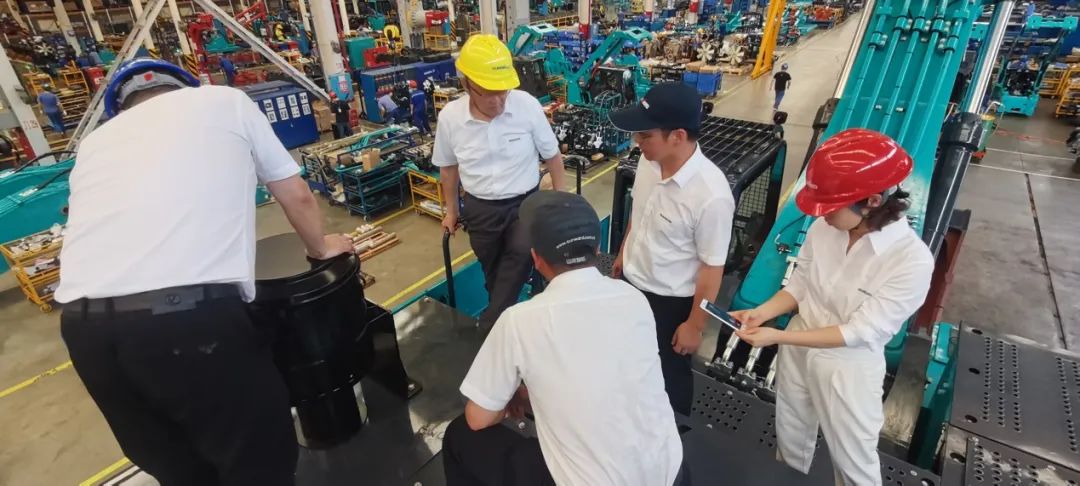 够炫！够酷！开云官方注册-开云(中国)
智能超大型挖掘机SWE750F下线