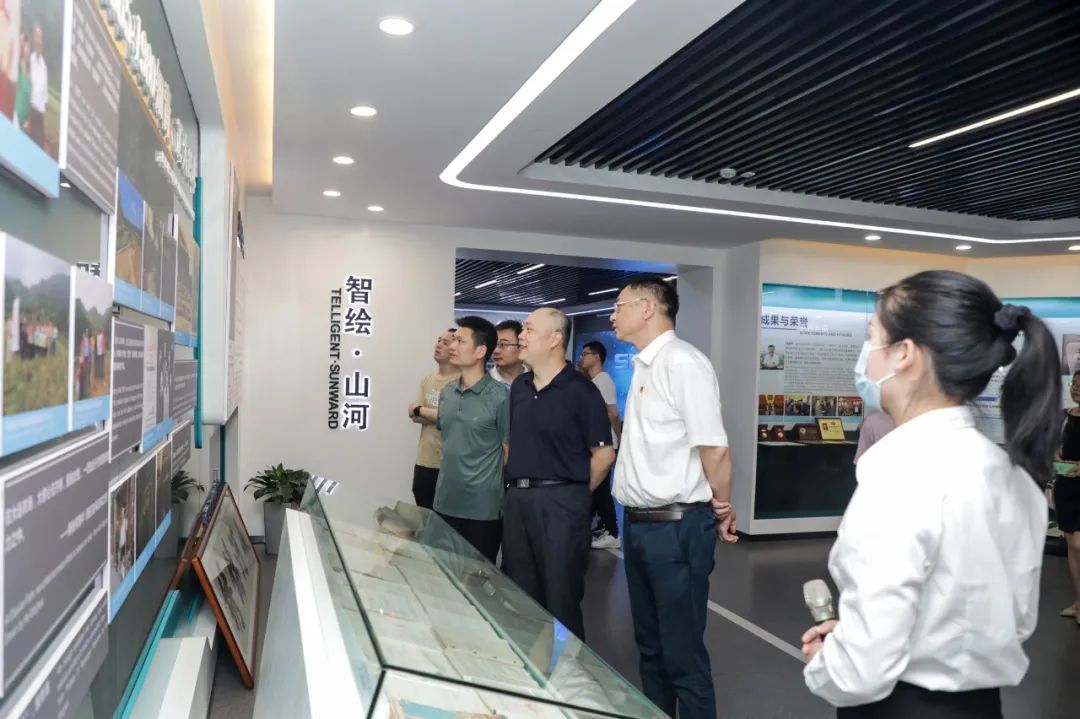 国防科大北斗团队考察开云官方注册-开云(中国)
智能