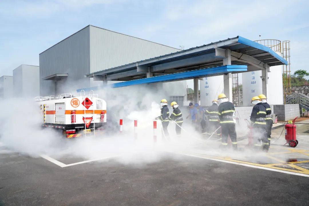 实战演练砺精兵——2021年长沙市工贸企业危险化学品综合应急演练在开云官方注册-开云(中国)
智能举行