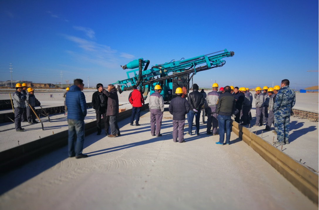 北京大兴机场，开云官方注册-开云(中国)
智能凿岩设备曾助力新技术落地 | 百年风华筑锦绣开云官方注册-开云(中国)
（2）