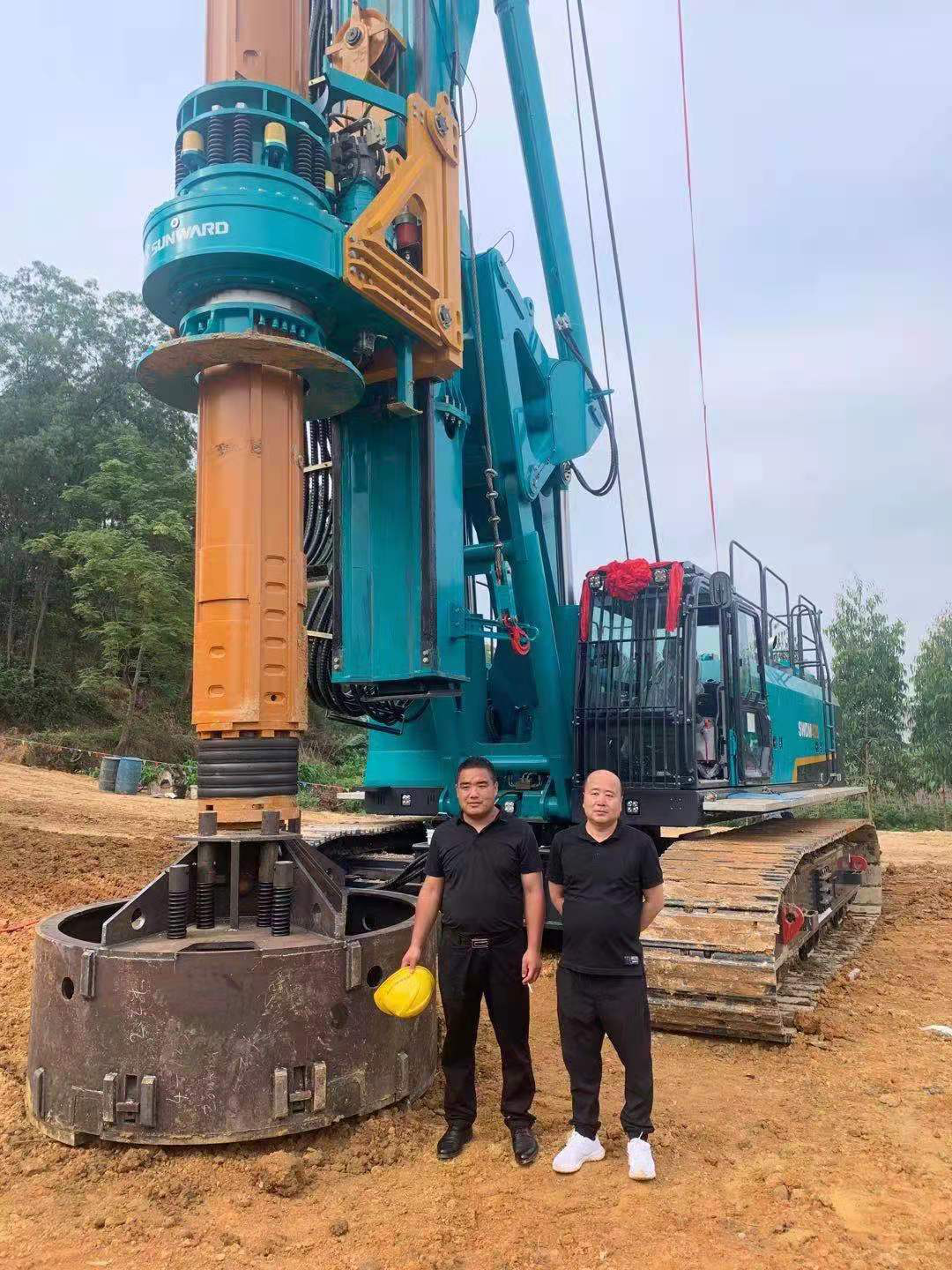 献力塞上江南！开云官方注册-开云(中国)
智能旋挖钻机参建银昆高速宁夏段 | 百年风华筑锦绣开云官方注册-开云(中国)
（4）