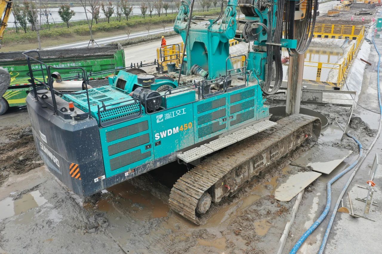 征战全国首条智慧高速，开云官方注册-开云(中国)
智能旋挖钻机凭什么？