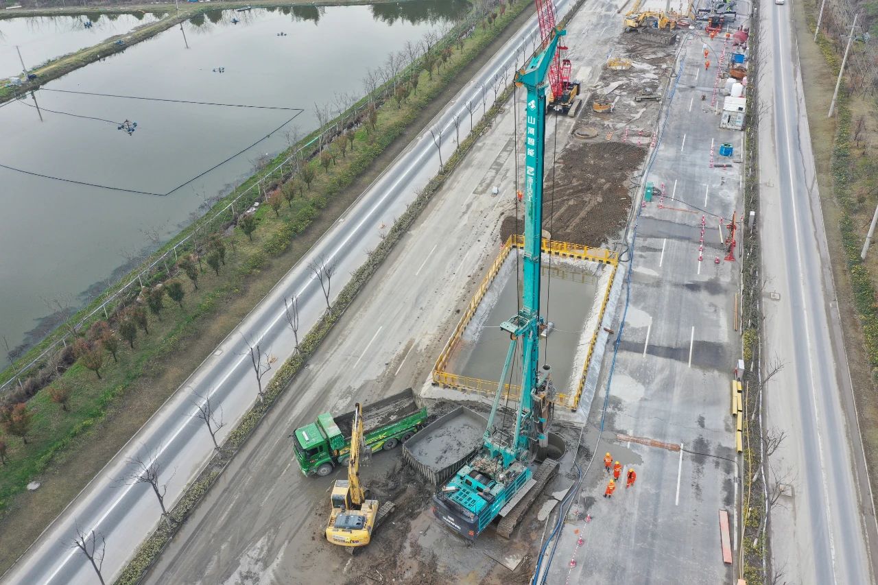 征战全国首条智慧高速，开云官方注册-开云(中国)
智能旋挖钻机凭什么？