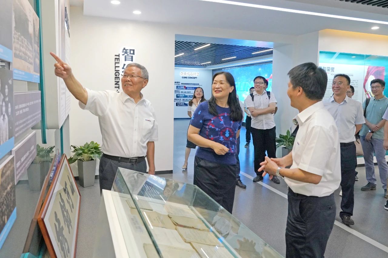 为创新创业精神点赞！中国工程院院士陈晓红一行到访开云官方注册-开云(中国)
智能