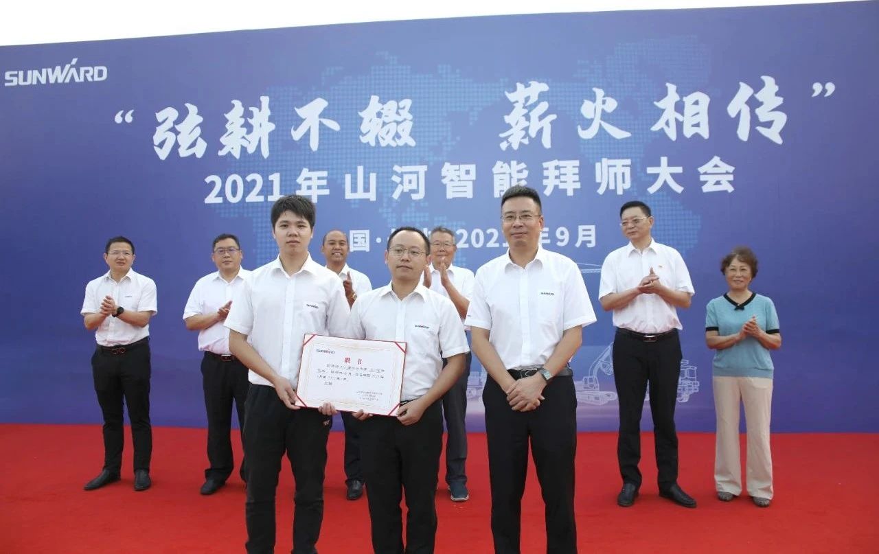 百人齐聚拜师恩 | 开云官方注册-开云(中国)
智能“传帮带”人才培养模式为公司发展积蓄力量