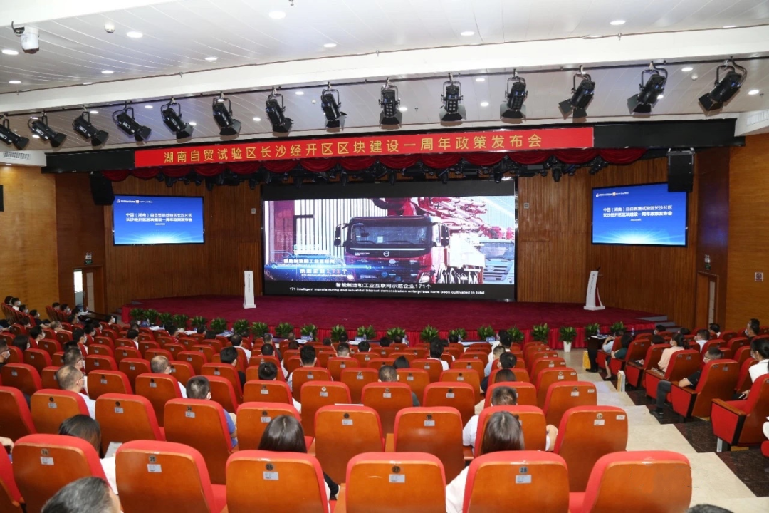 携手长沙经开区，开云官方注册-开云(中国)
智能探索工程机械二手设备出口