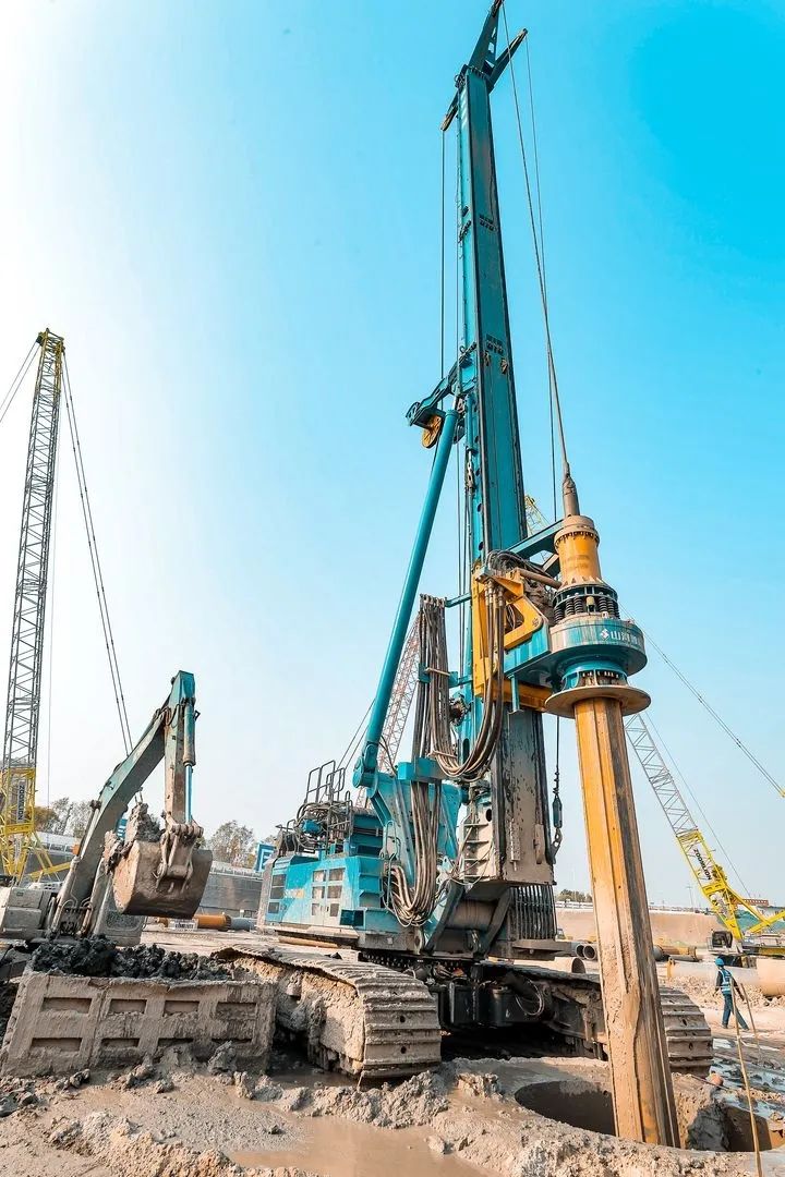 大国重器！开云官方注册-开云(中国)
智能超级装备助力北京城市副中心综合交通枢纽站建设