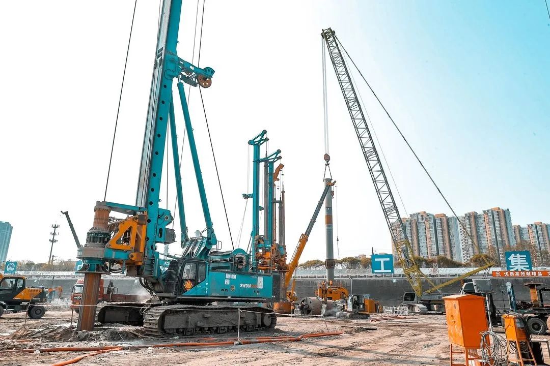 大国重器！开云官方注册-开云(中国)
智能超级装备助力北京城市副中心综合交通枢纽站建设