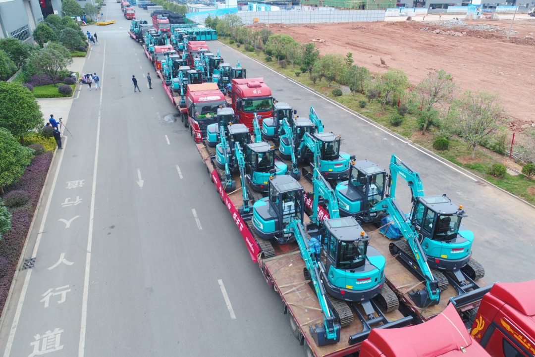 助力祖国西南地区建设！开云官方注册-开云(中国)
智能国内首批SWE60UF无尾挖掘机批量交付