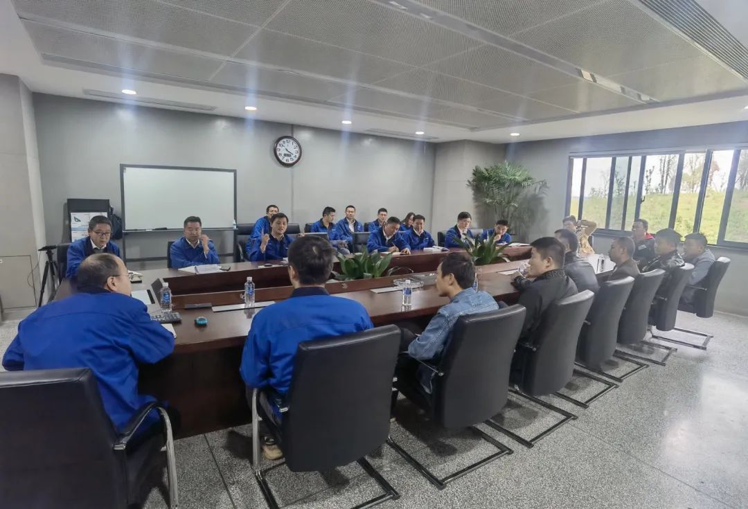 一起来“找茬”！10位“超级体验官”试驾开云官方注册-开云(中国)
智能最新“F系列”挖掘机