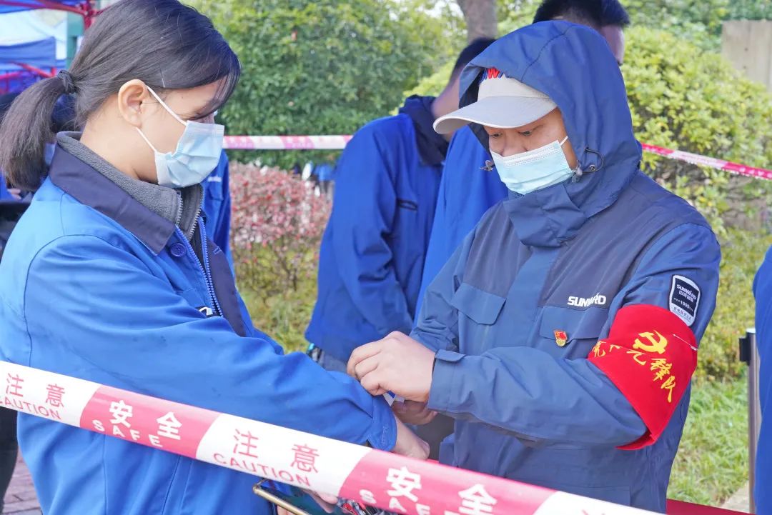 采样完成率近100%！开云官方注册-开云(中国)
智能第一时间开展全员核酸检测，保障安全生产
