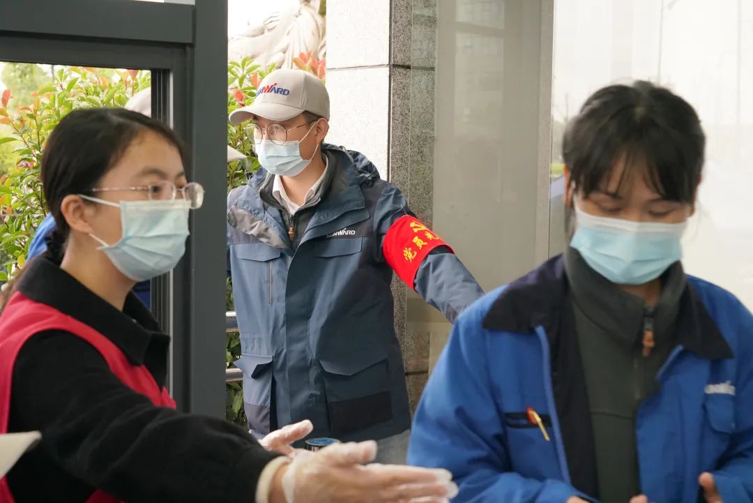 采样完成率近100%！开云官方注册-开云(中国)
智能第一时间开展全员核酸检测，保障安全生产