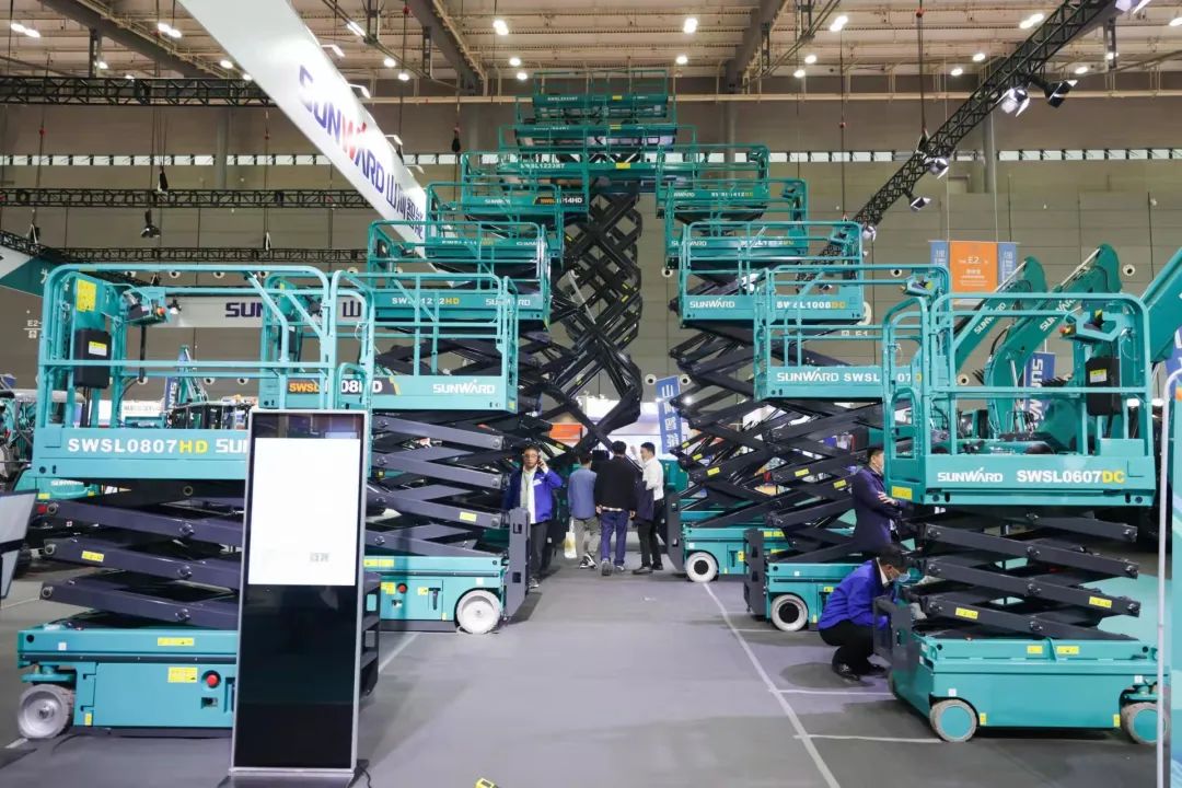 “开云官方注册-开云(中国)
绿”牵手“华为中国红”！开云官方注册-开云(中国)
智能高机设备集群助力华为团泊洼项目