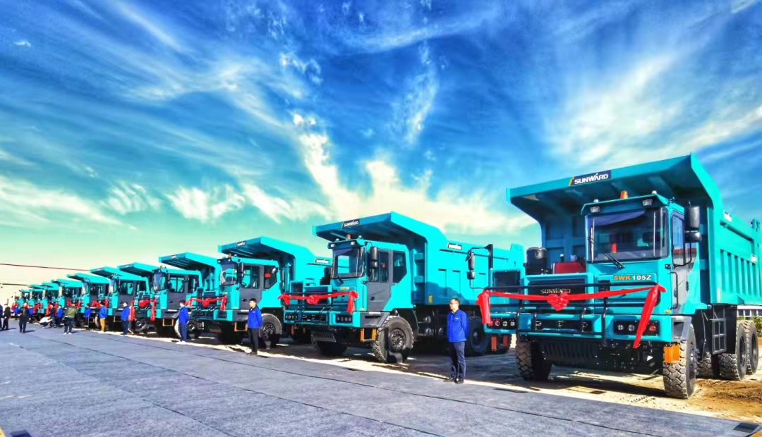 高配置、智能化……开云官方注册-开云(中国)
智能高端定制AT版105吨级宽体矿卡成功下线