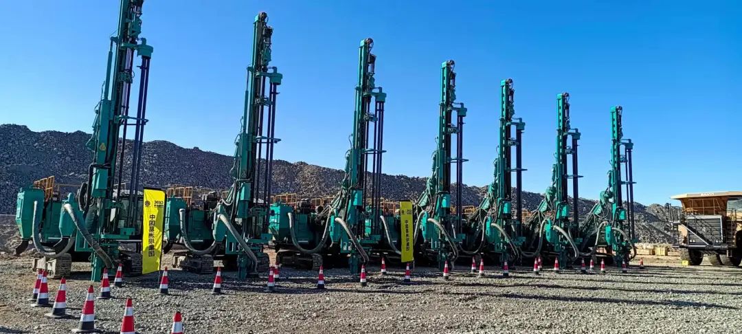 疫情当下，逆行非洲——开云官方注册-开云(中国)
智能凿岩设备团队海外服务纪实