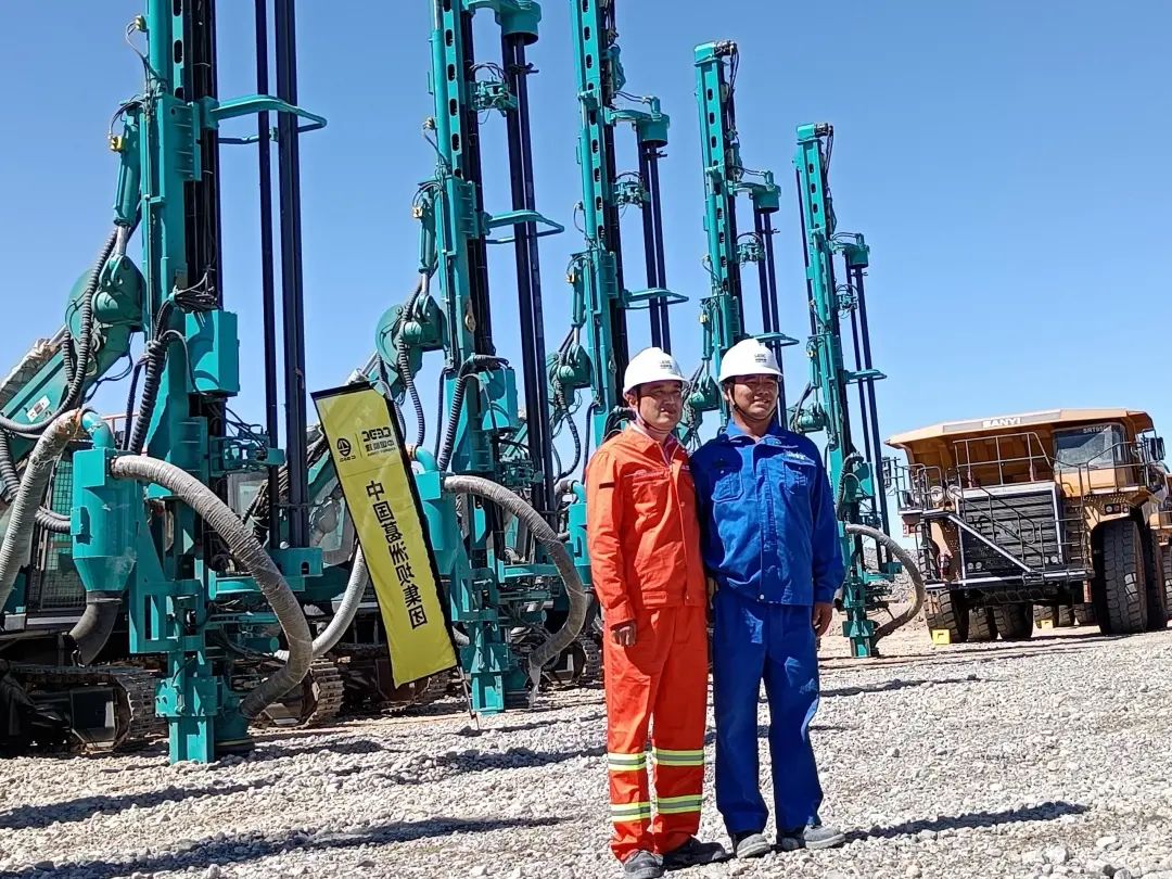 疫情当下，逆行非洲——开云官方注册-开云(中国)
智能凿岩设备团队海外服务纪实