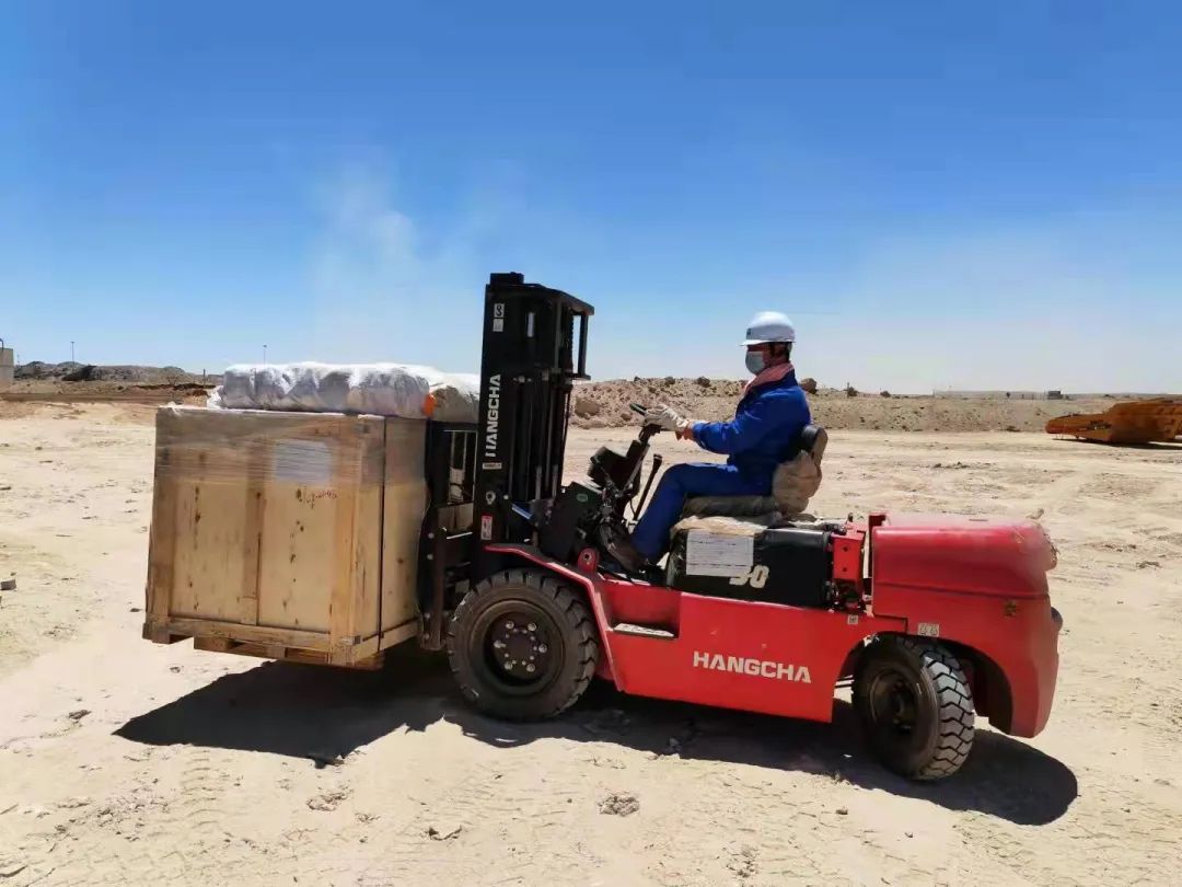 疫情当下，逆行非洲——开云官方注册-开云(中国)
智能凿岩设备团队海外服务纪实