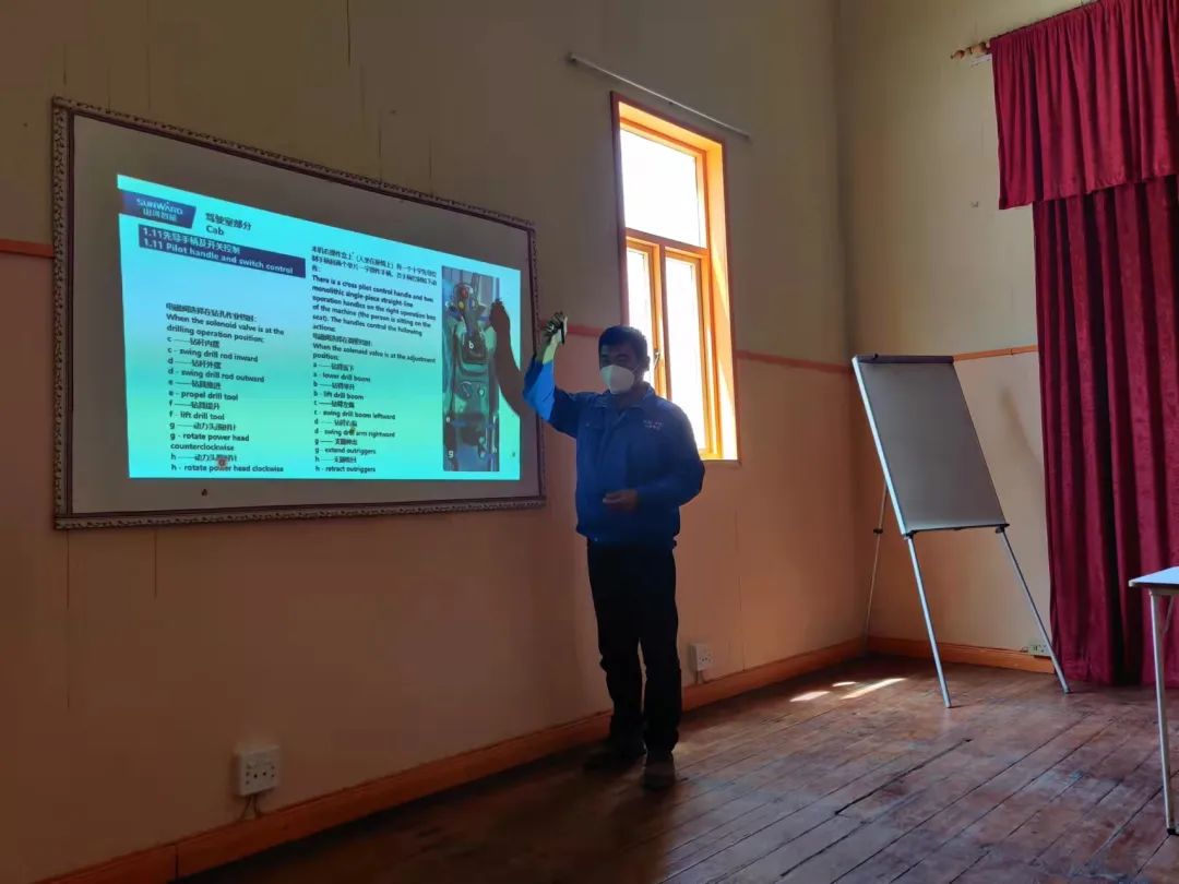 疫情当下，逆行非洲——开云官方注册-开云(中国)
智能凿岩设备团队海外服务纪实