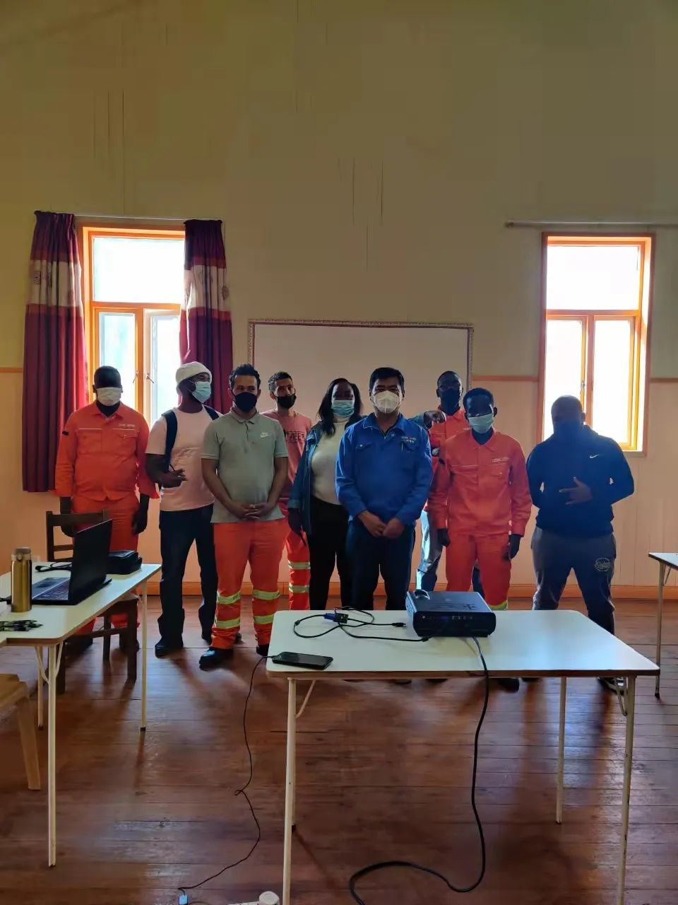 疫情当下，逆行非洲——开云官方注册-开云(中国)
智能凿岩设备团队海外服务纪实