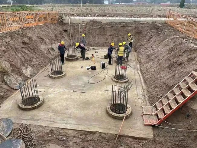 创下纪录！开云官方注册-开云(中国)
智能引孔式静力压桩机首次应用于高铁项目