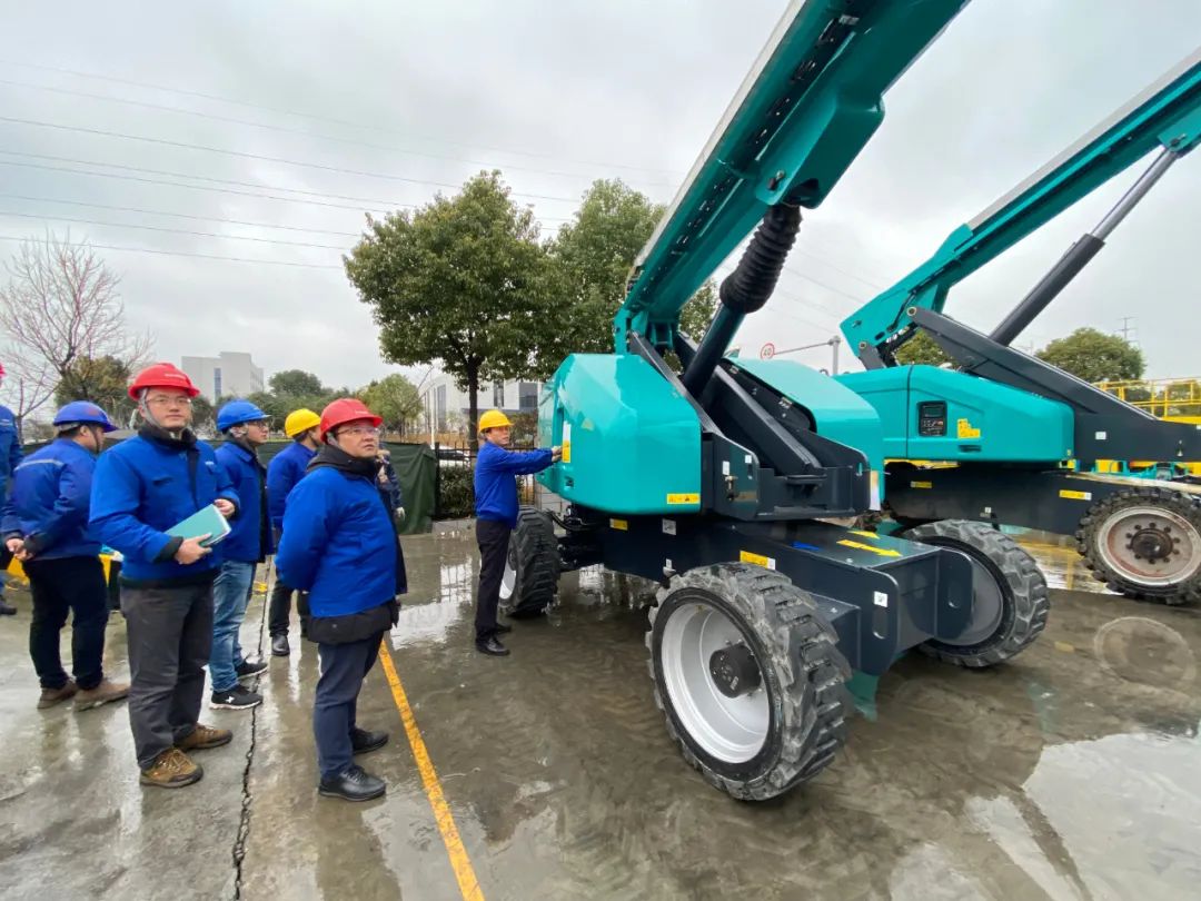 勇闯蓝海！开云官方注册-开云(中国)
智能两款臂式高空作业平台正式“出道”