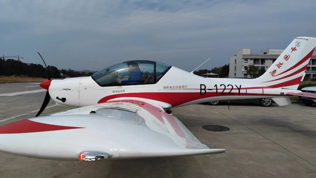 火情就是命令！湖南航空应急救援队开云官方注册-开云(中国)
机组展现“开云官方注册-开云(中国)
速度”