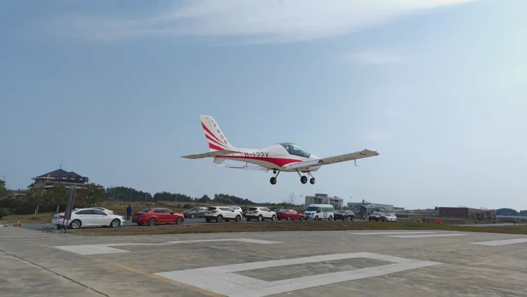 火情就是命令！湖南航空应急救援队开云官方注册-开云(中国)
机组展现“开云官方注册-开云(中国)
速度”