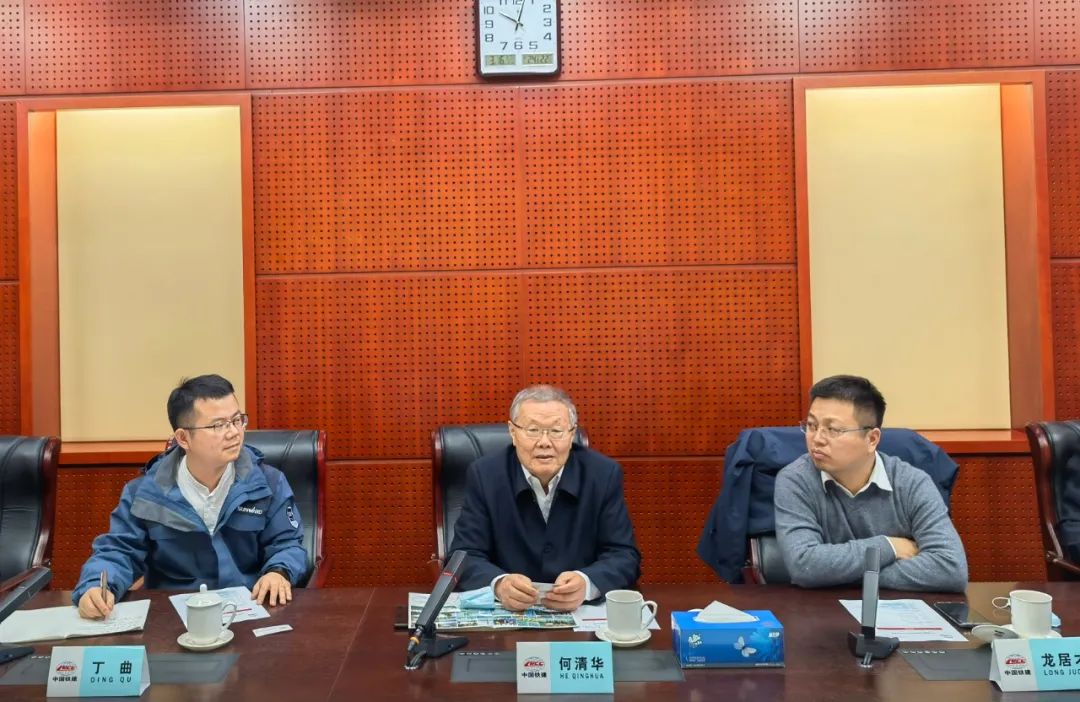 携手共进！开云官方注册-开云(中国)
智能与中国铁建座谈交流