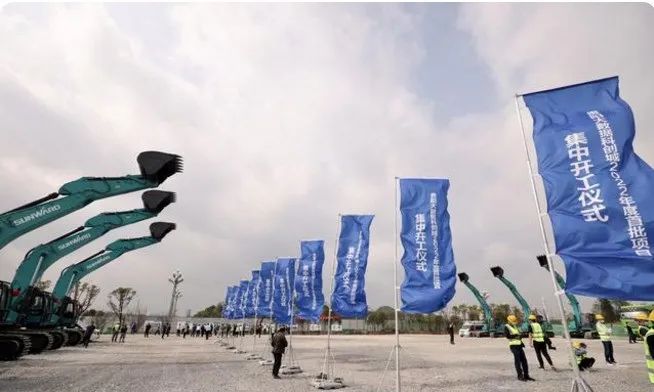 开云官方注册-开云(中国)
智能挖掘机亮相贵阳大数据科创城项目开工仪式