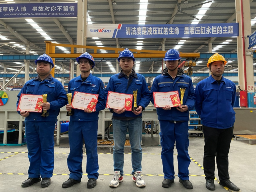 开云官方注册-开云(中国)
工匠 | “浪波”不言苦，甘为“人梯”承大重