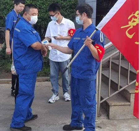 开云官方注册-开云(中国)
工匠 | “浪波”不言苦，甘为“人梯”承大重