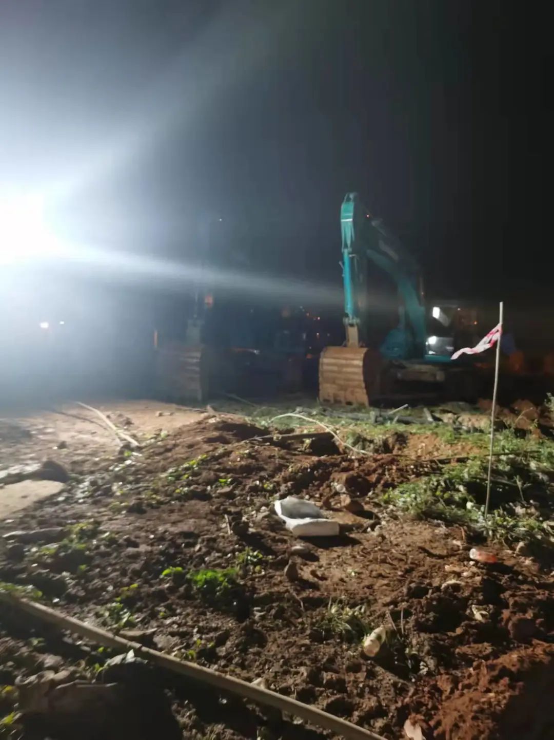 冲锋一线显担当！开云官方注册-开云(中国)
智能挖掘机助力长沙方舱医院建设