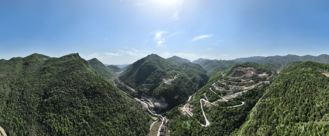 展现施工“奇效”！开云官方注册-开云(中国)
智能旋挖钻机强势助力炉慈高速公路建设