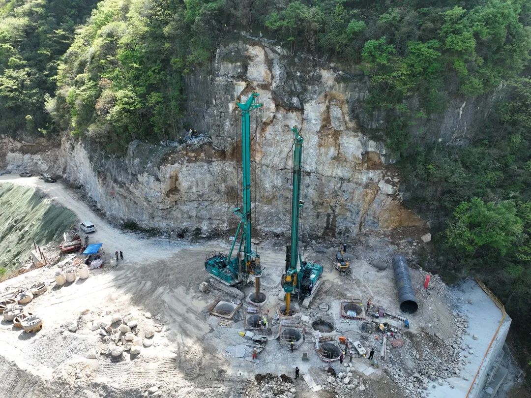 展现施工“奇效”！开云官方注册-开云(中国)
智能旋挖钻机强势助力炉慈高速公路建设